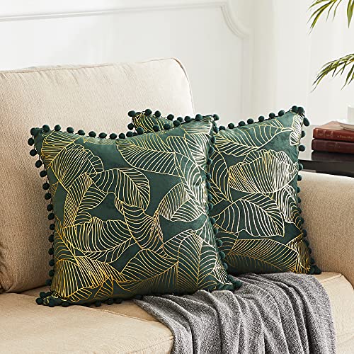 OMMATO Smat Kissenbezug 45x45 cm Grün Kissenbezüge Pompoms Dekorative Gold Blätter Kissenhülle Dekokissen für Sofa Schlafzimmer Wohnzimmer 2er Set von OMMATO