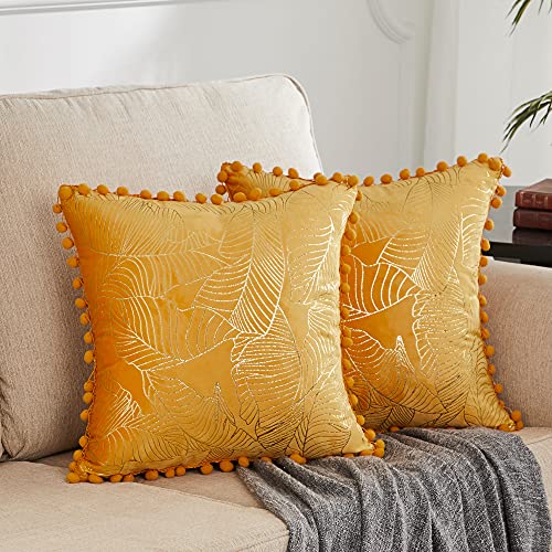 OMMATO Smat Kissenbezug 50x50 cm Gelb Kissenbezüge Pompoms Dekorative Gold Blätter Kissenhülle Dekokissen für Sofa Schlafzimmer Wohnzimmer 2er Set von OMMATO