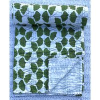 Kantha Quilt Handgemachte Baumwolldecke Kantha Quilt Handgemachte Baumwolldecke von OMRAHOMEDECOR