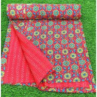 Rot Florale Kantha Quilt Handgedrucke Queen Tagesdecke Aus Baumwolle Rot Florale Kantha Quilt Handgedrucke Queen Tagesdecke Aus Baumwolle von OMRAHOMEDECOR