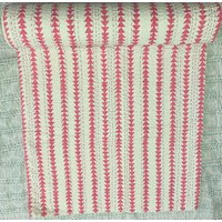 Moderne Rosa Kantha Quilt Decke - Handgenähte Baumwolldecke Mit Pfeildruck Leichte Beidseitige Tagesdecke Boho Bettwäsche Handgefertigt von OMRAHOMEDECOR
