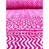 Pink Kantha Quilt Floral Tagesdecke Handgefertigte Queen Sommer Tagesdecke, Rosa Und Weiße von OMRATEXTILE