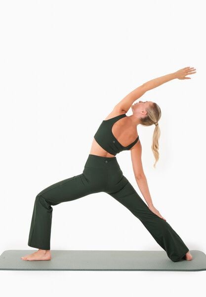 ORGANICATION LAVINN | Weit geschnittene Hoses aus recyceltem Polyamid ORGANICATION LAVINN | Weit geschnittene Hoses aus recyceltem Polyamid von ORGANICATION