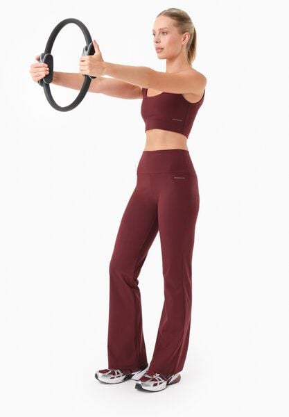 ORGANICATION LAVINN | Weit geschnittene Hoses aus recyceltem Polyamid ORGANICATION LAVINN | Weit geschnittene Hoses aus recyceltem Polyamid von ORGANICATION