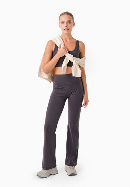 ORGANICATION LAVINN | Weit geschnittene Hoses aus recyceltem Polyamid ORGANICATION LAVINN | Weit geschnittene Hoses aus recyceltem Polyamid von ORGANICATION