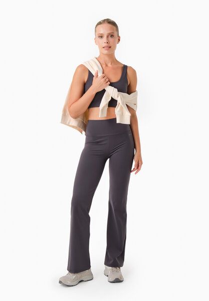 ORGANICATION LAVINN | Weit geschnittene Hoses aus recyceltem Polyamid ORGANICATION LAVINN | Weit geschnittene Hoses aus recyceltem Polyamid von ORGANICATION