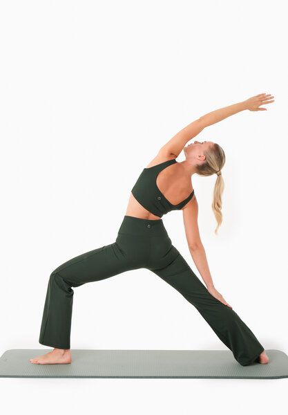 ORGANICATION LAVINN | Weit geschnittene Hoses aus recyceltem Polyamid ORGANICATION LAVINN | Weit geschnittene Hoses aus recyceltem Polyamid von ORGANICATION