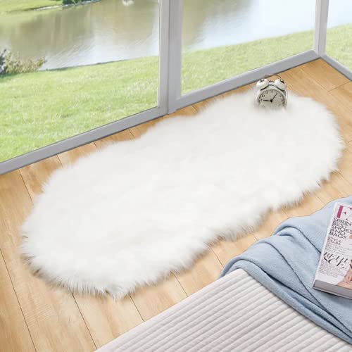 ORINOVA Kunstfell Teppich Weiß Flauschig Fellteppich 60x120 cm Kuschelteppich Bettvorleger Schlafzimmer Weich Wohnzimmer Waschbar Fellform ORINOVA Kunstfell Teppich Weiß Flauschig Fellteppich 60x120 cm Kuschelteppich Bettvorleger Schlafzimmer Weich Wohnzimmer Waschbar Fellform von ORINOVA