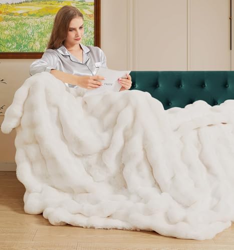 ORINOVA Kuscheldecke Flauschig Decke 150x200 cm Beige Sofadecke Plüschdecken Kunstfell Felldecke Creme Kuschelig Warme Decke Wohndecke Fleecedecke Bett von ORINOVA