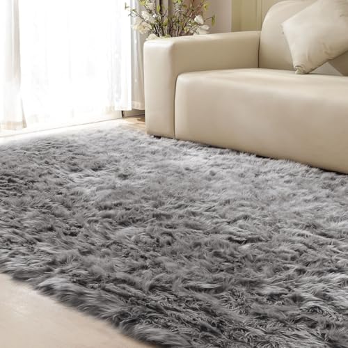 ORINOVA Teppich Flauschig Grau 180x270 cm Fellteppich Kunstfell Wohnzimmer Kuschelteppich Weich Schlafzimmer Waschbar Bettvorleger ORINOVA Teppich Flauschig Grau 180x270 cm Fellteppich Kunstfell Wohnzimmer Kuschelteppich Weich Schlafzimmer Waschbar Bettvorleger von ORINOVA