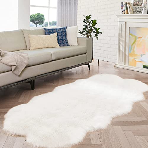 ORINOVA Teppich Kunstfell Weiß 120x180 cm Kuschelteppich Flauschig Fellteppich Wohnzimmer Waschbar Weich Bettvorleger Schlafzimmer Fellform von ORINOVA