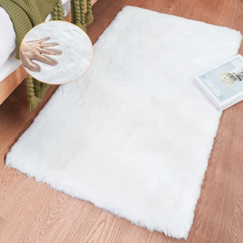 ORINOVA Teppich Schlafzimmer Waschbar Fellteppich Weiß Flauschig Kunstfell Kurzflor 60x90 cm Teppich Für Wohnzimmer Kinderzimmer Deko Rechteckig von ORINOVA