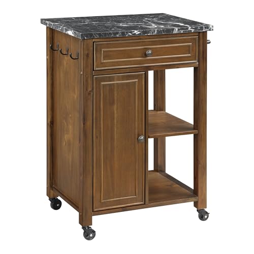 OSP Home Furnishings Fairmont Moderner Bauernhaus-Küchenwagen, rollbarer Aufbewahrungsschrank mit Schublade, Regalen, Haken, Handtuchstange, Eichenholz-Finish mit Kunstmarmor-Platte von OSP Home Furnishings