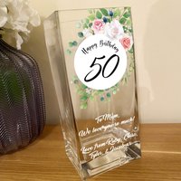 Personalisierte Geburtstagsalter Vase | 50Er, 60Er, 70Er Jahre Geburtstagsgeschenk Für Frauen Geschenke Mama, Nan, Tante, Nanny, Oma Glas Blumenvase von OSSG