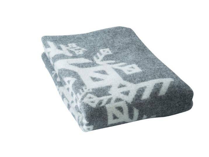 Alrun Nordic Design Wolldecke mit Bindrune Symbol Liebe - nordisches Wikinger-Design - hellgrau, - für Fans nordischer Wikinger-Kultur, grau Alrun Nordic Design Wolldecke mit Bindrune Symbol Liebe - nordisches Wikinger-Design - hellgrau, - für Fans nordischer Wikinger-Kultur, grau von OTTO