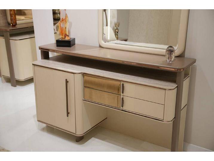 JVmoebel Schminktisch Eleganter Beigefarbener Schminktisch aus Holz mit Spiegel, Made in Europe, beige braun JVmoebel Schminktisch Eleganter Beigefarbener Schminktisch aus Holz mit Spiegel, Made in Europe, beige braun von OTTO