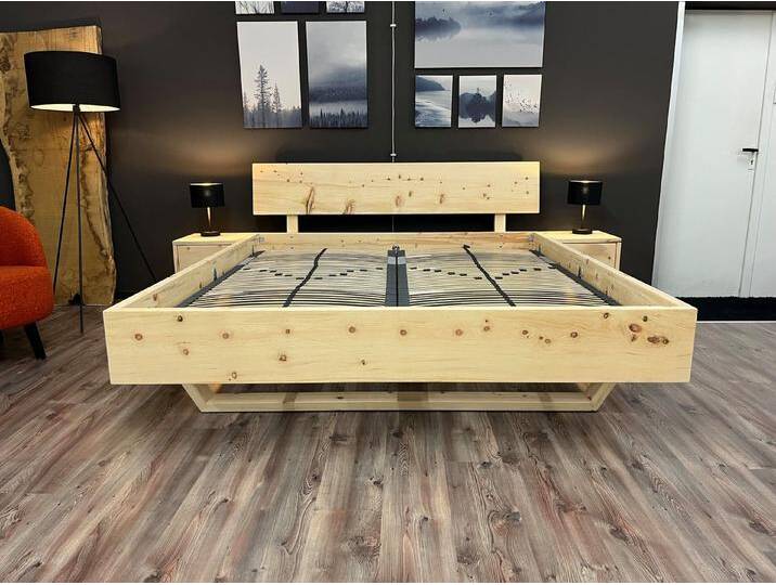 Möbel Specht Massivholzbett Sölden (Zirbe naturbelassen, Zirbenholzbett, bis zu einer Liegefläche von 300x220cm), Kufen aus Zirbenholz von OTTO