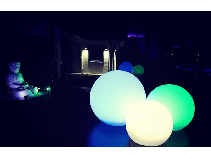 TRANGO LED Gartenleuchte, Farbwechsel, 3er Set SO-202025 IP44 LED-Solarleuchte in 20-20-25cm Durchmesser Weiß matt mit 3000K warmweiß LED & RGB Farbwechsel LED *SNOWY* Solarkugel Leuchtkugel, Außenleuchte, Kugellampe, Gartenleuchte, Außenleuchte TRANGO LED Gartenleuchte, Farbwechsel, 3er Set SO-202025 IP44 LED-Solarleuchte in 20-20-25cm Durchmesser Weiß matt mit 3000K warmweiß LED & RGB Farbwechsel LED *SNOWY* Solarkugel Leuchtkugel, Außenleuchte, Kugellampe, Gartenleuchte, Außenleuchte von OTTO