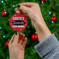 Film Maker Ornament, Santas Lieblingsfilmer Keramikornament, Filmemacher Weihnachtsgeschenk, Geschenk Für Filmemacher, Weihnachtsschmuck von OUToftheBOXGiftShop