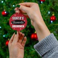 Schlagzeuger Ornament, Weihnachtsmann Lieblings Keramik Weihnachtsgeschenk, Geschenk Für Schlagzeuger, Weihnachtsschmuck, Band von OUToftheBOXGiftShop