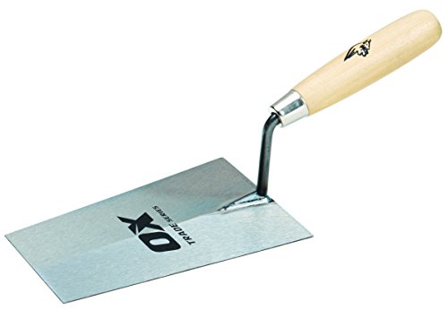 OX Trade Bucket Trowel - Wooden Handle 7" / 180mm von OX Tools