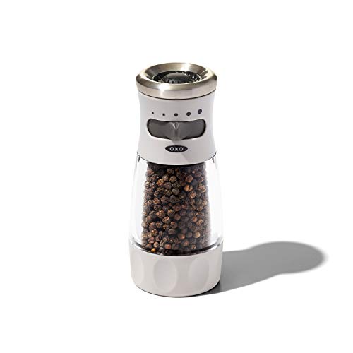 OXO 11312500 Contoured Mess-Free Pepper Grinder Good Grips Pfeffermühle, konturiert, Keramik, grau von OXO