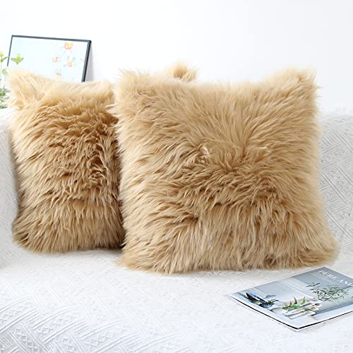 OYIMUA 2 Pcs Weicher Zierkissenbezüge Deko Kissen Schaffell Lammfell Kunstfell Langhaar Zierkissen Kissenbezug Fellimitat Sofakissen Cuddly Kissen (Beige, 40 x 40 cm) von OYIMUA