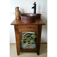 Rustikale Scheunenholz Mini Eitelkeit Gehämmertes Kupfer Waschbecken, Bronze Wasserhahn von OakTreeCG