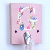Personalisierte Blumen Anfang Schlüssel Haken von OakdeneDesigns