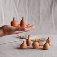 Winzige Keramik | Handgefertigte Terrakotta Mini-Vasen Kleine Hand Geworfen Töpfe Set Von 8 Wunderschön Gemachten Miniaturvasensammlung Geschenk von ObaHomeUK