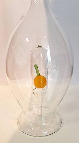Oberstdorfer Glashütte Flasche bauchige Glaskaraffe dekorative Flasche mit Frucht Mirabelle innen befüllbar mundgeblasen Füllmenge 0,5 Liter Höhe ca. 30 cm von Oberstdorfer Glashütte