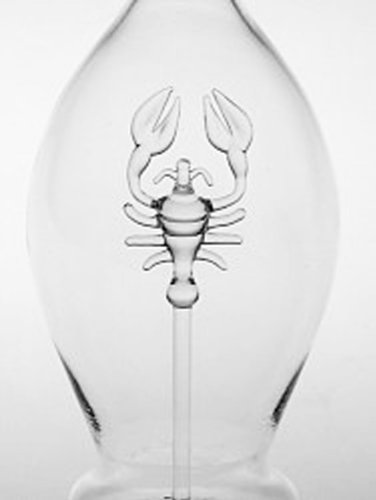 Oberstdorfer Glashütte Karaffe oval mit Sternzeichen Krebs dekorative Glaskaraffe befüllbar aus klarem Glas Kristallglas mundgeblasen Füllmenge 0,5 Liter Höhe ca. 30 cm von Oberstdorfer Glashütte