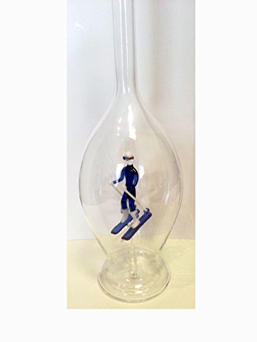 Oberstdorfer Glashütte Karaffe oval mit Buntem Skifahrer innen dekorative Glasflasche befüllbar aus klarem Glas Kristallglas mundgeblasen Füllmenge 0,5 Liter Höhe ca. 30 cm von Oberstdorfer Glashütte