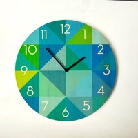 Blau Grüne Gitter Wanduhr Aus Holz Moderne Stille Uhr Der Mitte Des Jahrhunderts von ObjectifyHomeware