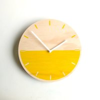 Demi Gelbe Wanduhr Aus Holz Mit Markern. Einzigartige Farbenfrohe Moderne 50Er Jahre Standuhr Für Die Küche, Das Wohnzimmer Oder Schlafzimmer von ObjectifyHomeware
