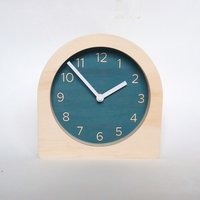 Dunkelblaue Holz Tischuhr Mit Zahlen. Einzigartige Farbenfrohe Mid Century Modern Silent Analoge Kaminuhr Für Küche, Wohnzimmer Oder Schlafzimmer Dunkelblaue Holz Tischuhr Mit Zahlen. Einzigartige Farbenfrohe Mid Century Modern Silent Analoge Kaminuhr Für Küche, Wohnzimmer Oder Schlafzimmer von ObjectifyHomeware