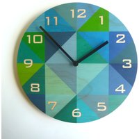 Grid Blau/Grün Wanduhr Mit Zahlen. Einzigartige Farbenfrohe Moderne 50Er Jahre Standuhr Für Die Küche, Das Wohnzimmer Oder Schlafzimmer Grid Blau/Grün Wanduhr Mit Zahlen. Einzigartige Farbenfrohe Moderne 50Er Jahre Standuhr Für Die Küche, Das Wohnzimmer Oder Schlafzimmer von ObjectifyHomeware