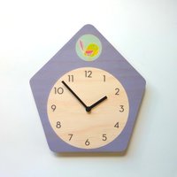 Lila Kuckucksuhr Aus Holz Moderne, Mid-Century Modern Wanduhr von ObjectifyHomeware