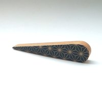 Objektiv Schwarz Muster Holz Türstopper X 2 von ObjectifyHomeware