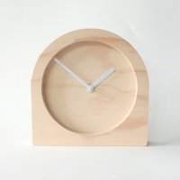 Schlichte Tischuhr Aus Holz. Moderne Stille Analoge Kaminuhr Für Die Küche, Das Wohnzimmer Oder Schlafzimmer Schlichte Tischuhr Aus Holz. Moderne Stille Analoge Kaminuhr Für Die Küche, Das Wohnzimmer Oder Schlafzimmer von ObjectifyHomeware