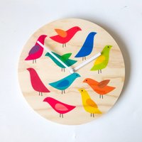 Vogel Flock Wanduhr Aus Holz. Einzigartige Farbenfrohe Mid Century Modern Skandi Analog Uhr Für Die Küche, Wohnzimmer Oder Schlafzimmer Vogel Flock Wanduhr Aus Holz. Einzigartige Farbenfrohe Mid Century Modern Skandi Analog Uhr Für Die Küche, Wohnzimmer Oder Schlafzimmer von ObjectifyHomeware