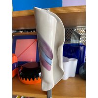 Postmoderne Keramik Wand Vase Planter Skulptur Ikebana Gerollt Postmoderne Keramik Wand Vase Planter Skulptur Ikebana Gerollt von Objectmod