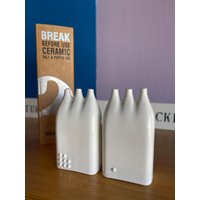 Studio Kahn Bruchpunkt Fragile Salz Pfeffer Streuer Aus Keramik Studio Kahn Bruchpunkt Fragile Salz Pfeffer Streuer Aus Keramik von Objectmod