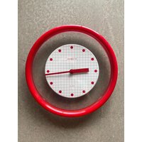 Vintage Howard Miller Red Memphis Postmoderne Wanduhr Floating von Objectmod