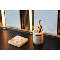 Naturmarmor Badezimmer Organizer Set Tasse Und Tablett Naturmarmor Badezimmer Organizer Set Tasse Und Tablett von Objecttt