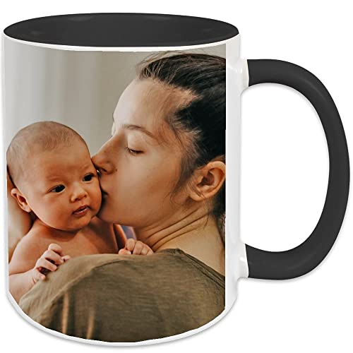 Ocadeau Schwarzweiße Keramiktasse mit eigenem Foto personalisierbar - Weiße Tasse mit schwarzem Innenraum und Henkel - Personalisierbarer Fotodruck auf der weißen Außenseite Dieser Tasse von Ocadeau