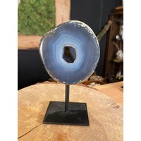 Achat Geode Auf Metallständer - Heilkristalle Kristall Edelstein Mineralien Esoterik Heilstein von OddsAndEndsCuriosity