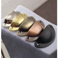 1 Set Von 6 Tassen-Griffen Im Shaker-stil Für Küchenschränke, Schubladen, Aus Metall in Gold, Silber, Bronze, Messing, Schwarz von OddsAndKnobs