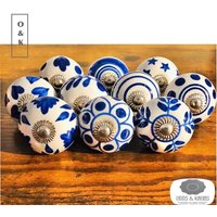 Verzierter Blau-Weißer Keramik-Schubladenknopf, Vintage-Schrankknauf, Schrankgriffe, Knauf-Sets Von 2/4/6/8/10/12 von OddsAndKnobs