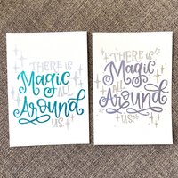 There Is Magic All Around Us - Original Metallic Farbverschiedene Aquarell Pinsel Beschriftung Spruch von OeeWrites
